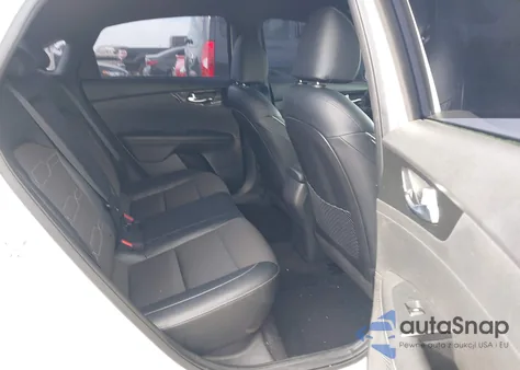 2021 Kia Forte Gt-Line z USA, uszkodzony, nr VIN 3KPF34AD1ME286755